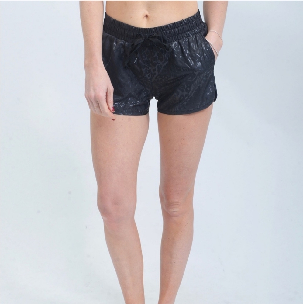 Zyia Black Bomber Shorts Cheetah Print XL pockets and mesh lining‎